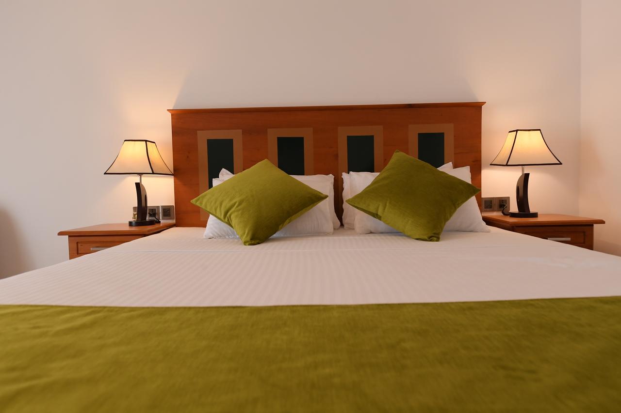 Seasons Hotel 쿠루네갈라 외부 사진